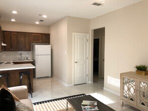 Building Photo - 802 W Cherokee Ave