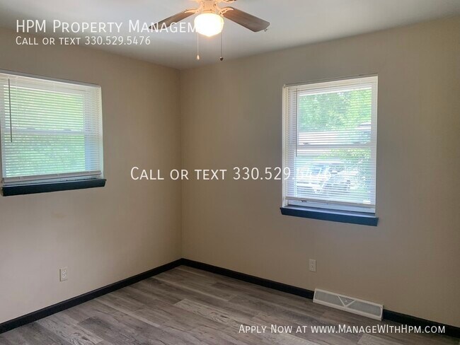 Foto del edificio - Two Bedroom Ranch Style Duplex For Rent