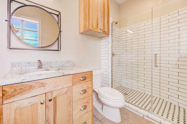 Baño - 1511 Walnut St
