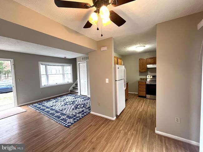 Foto del edificio - 1359 Jordan Dr