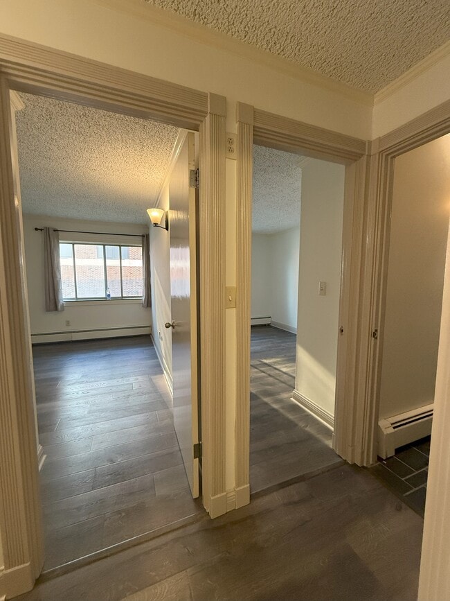 Building Photo - 813 E Kingsley St