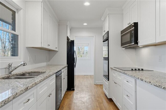 Foto del edificio - 1460 Hillcrest Dr