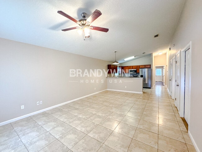 Building Photo - 628 4th Ave S