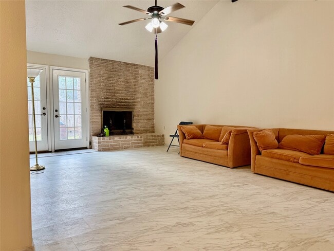 Building Photo - 2802 Valley Forest Dr