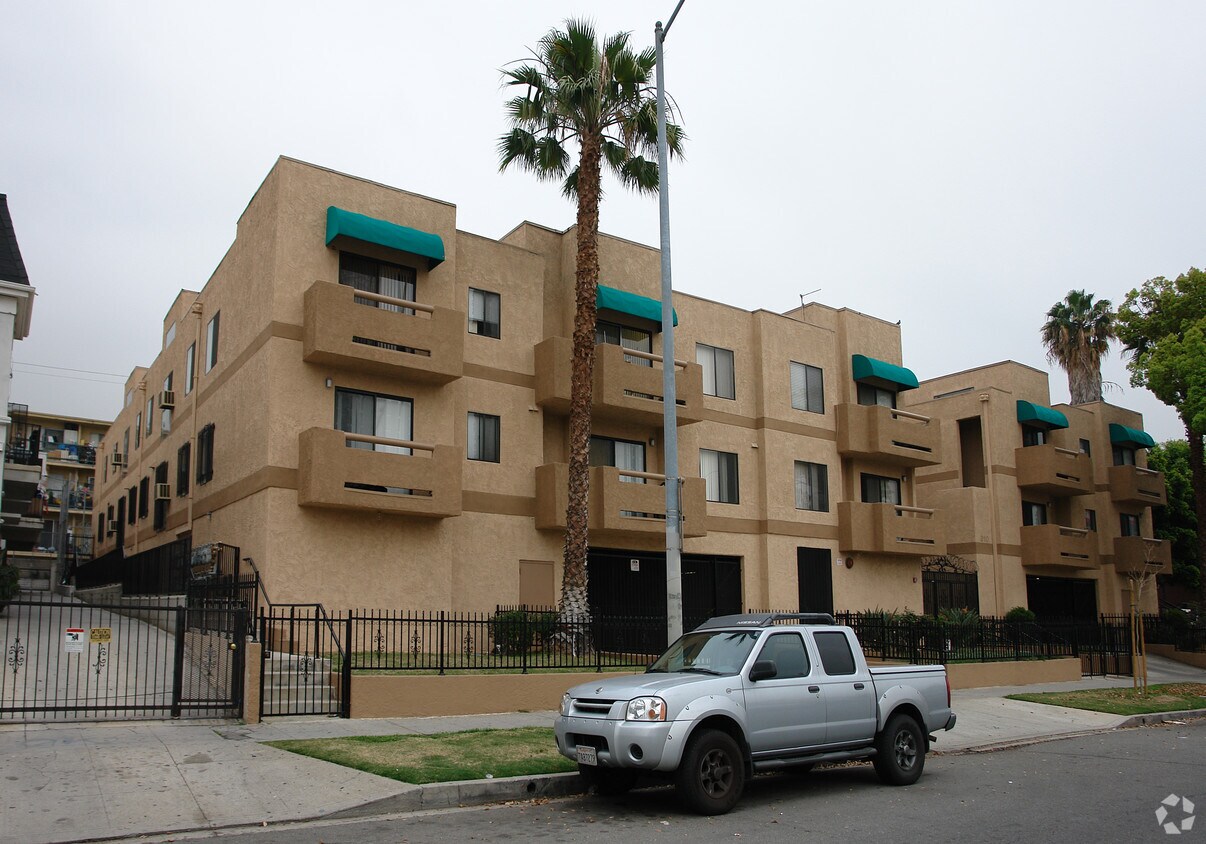 Building Photo - 310 N Heliotrope Dr