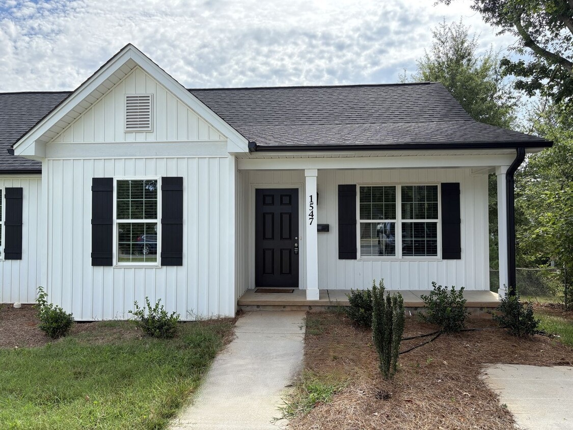 Primary Photo - 3 Bedroom, 2 Bathroom Apartment in Winston...