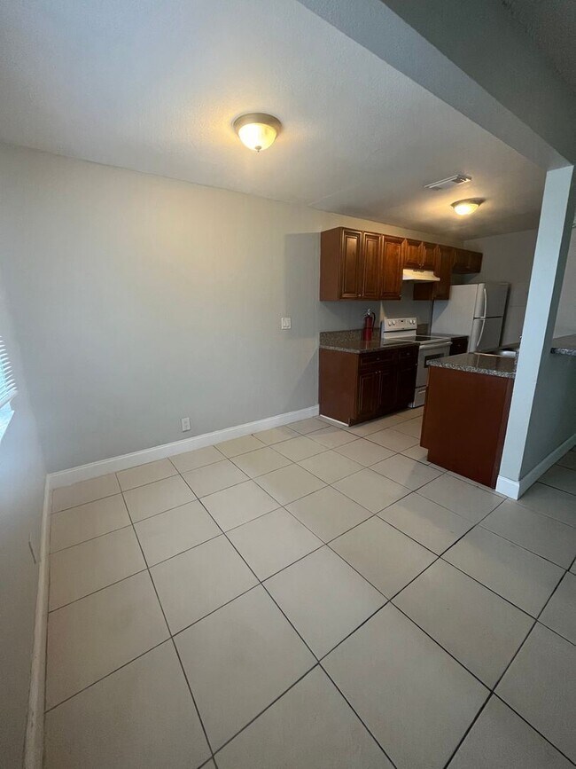 Foto del edificio - 2 br, 1 bath House - 800 W TIFFANY DRIVE #3
