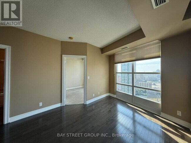 Building Photo - 1-2511 Elm Dr W