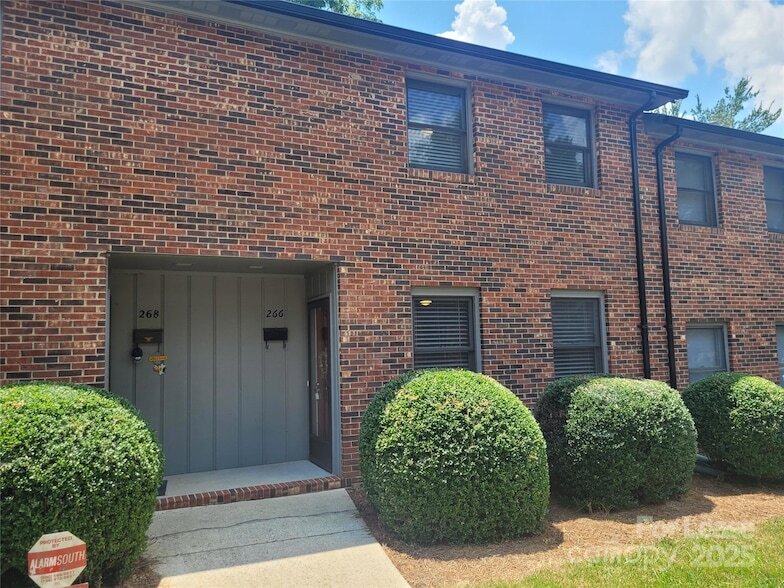 Foto principal - 266 N Kelly St