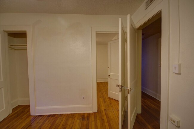 Building Photo - 4015 N Seminole Ave