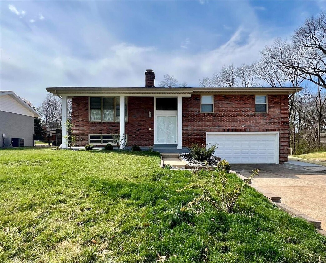 5812 5 Oaks Pkwy, St. Louis, MO 63128 House Rental in St. Louis, MO