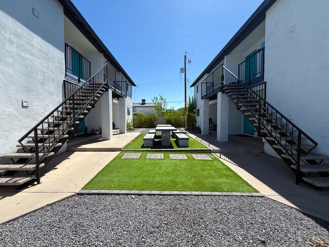 Foto del edificio - 719 N 12th Ave
