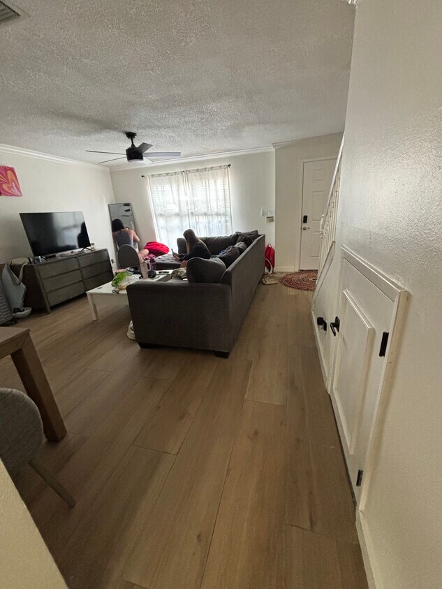 Photo - 218 S Tampania Ave (Tampa, FL)