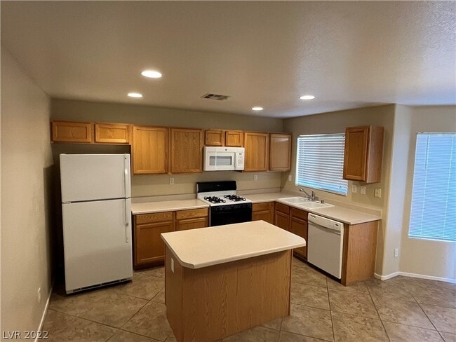 Building Photo - 4898 Nardini Ave