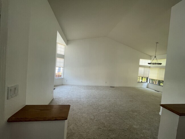 Foto del edificio - 7216 Roxanne Ln