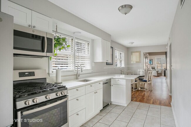 Building Photo - 304 Elmwood Ave