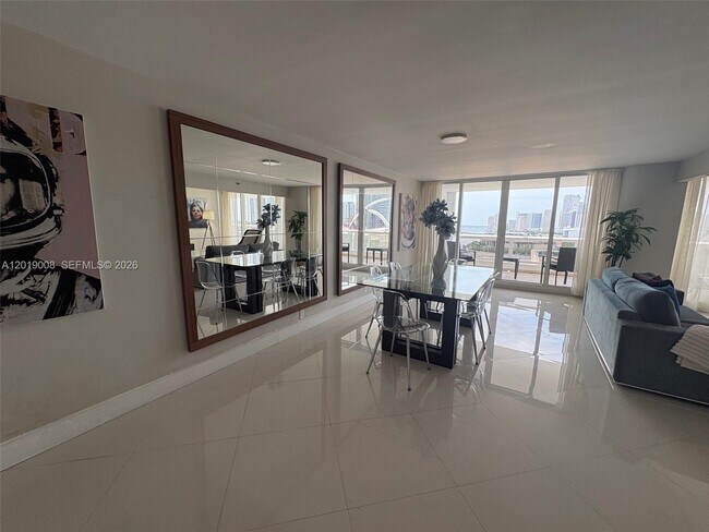 Building Photo - 1717 N Bayshore Dr