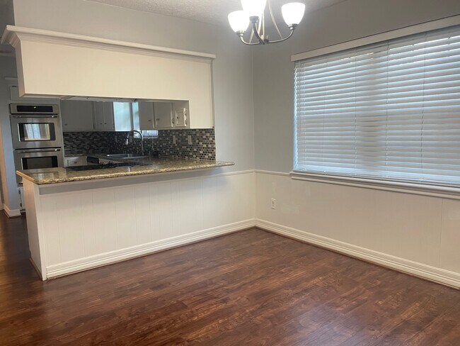 Foto del edificio - 11310 Meadow Lake Dr