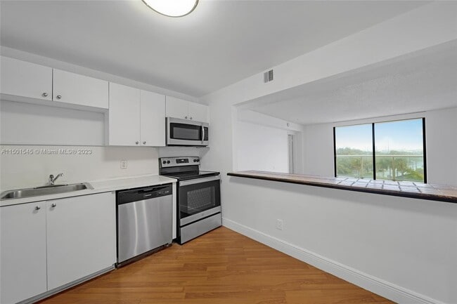 Building Photo - 13499 Biscayne Blvd