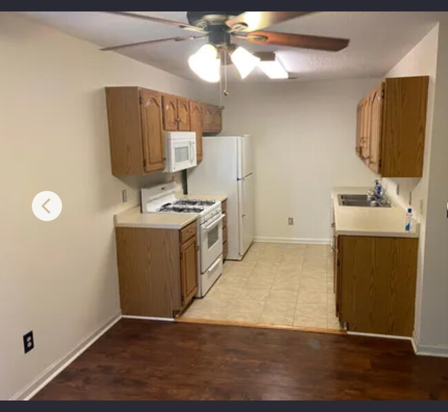 Foto del edificio - 2700 Indian Ridge Rd