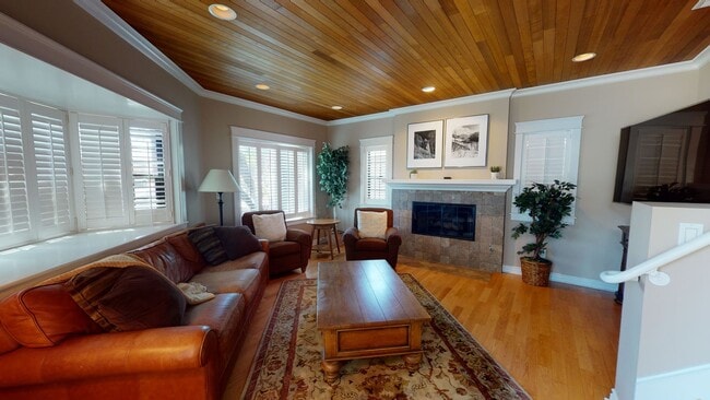 Building Photo - Spacious Unfurnished Home near Coronado's Schools available for Long Term Lease!