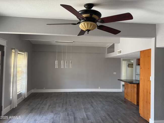 Building Photo - 1754 W Mountain View Dr