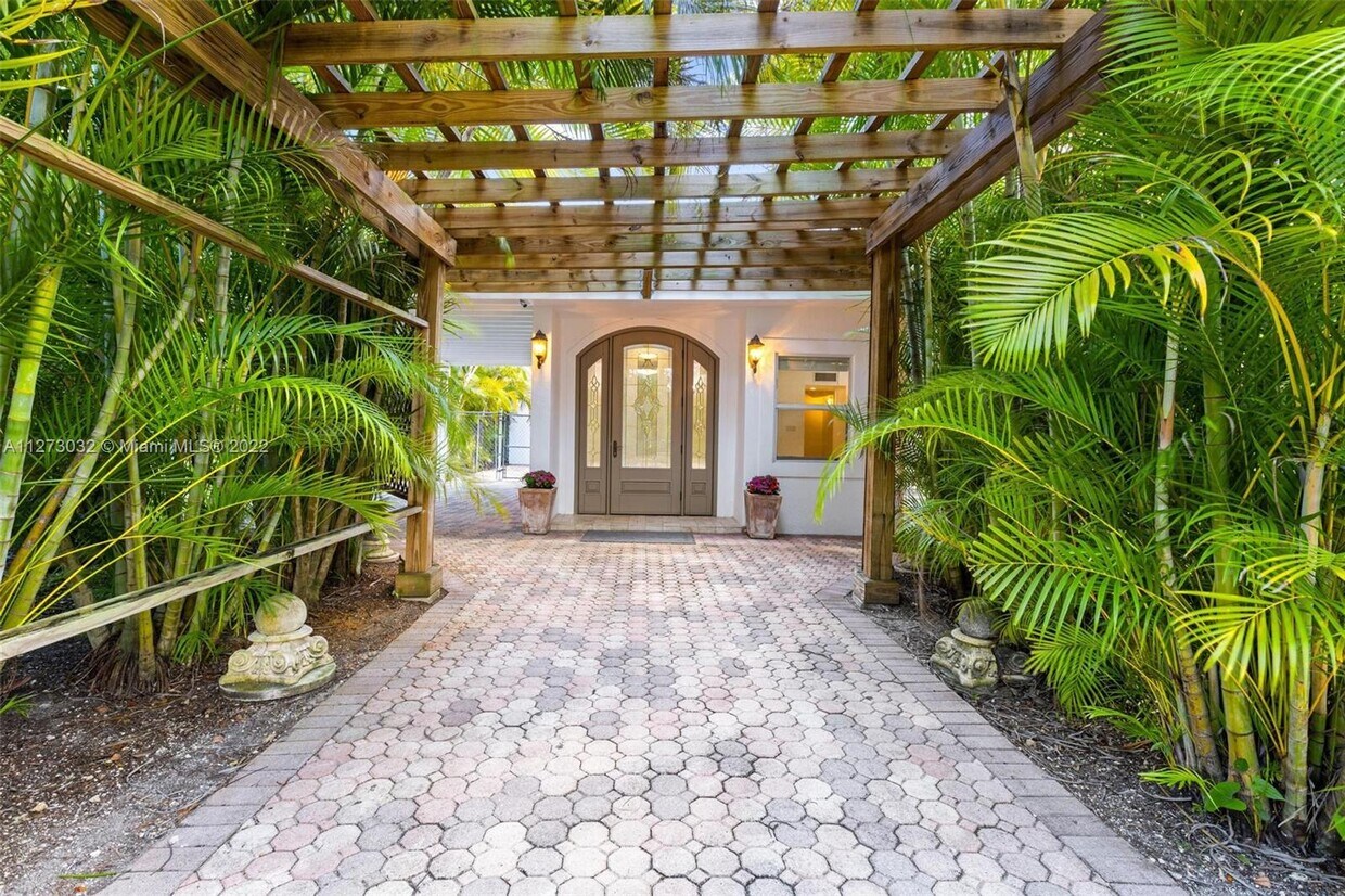 Primary Photo - 8030 SW 120th St