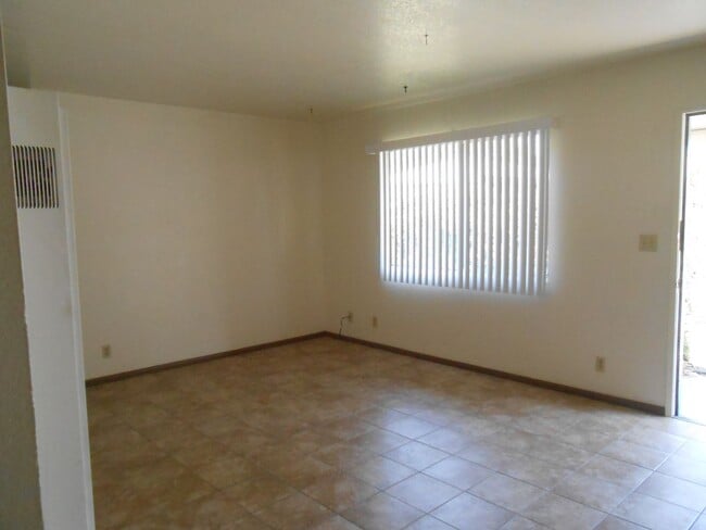 Building Photo - 1155 Bond St