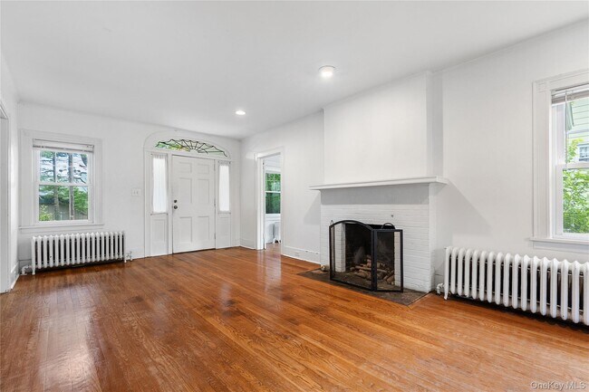 Foto del edificio - 15 Roosevelt Ave