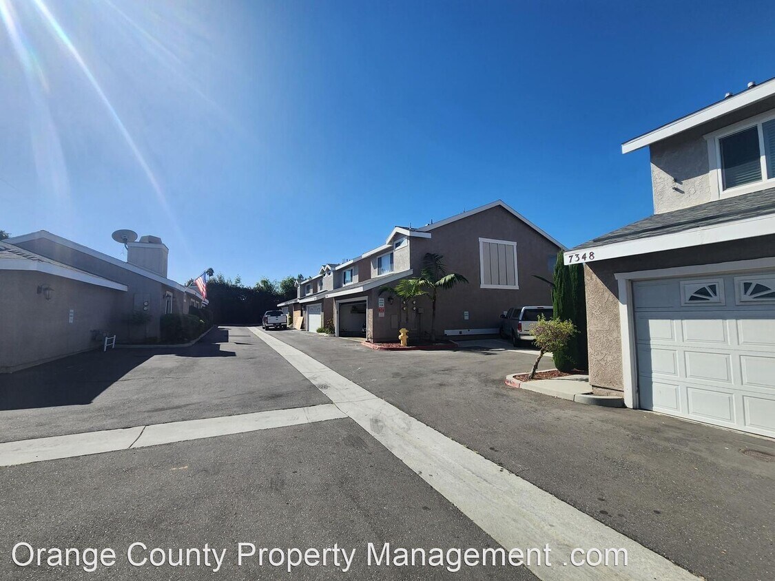Foto principal - 2 br, 2.5 bath House - 7350 Cerritos Ave #10
