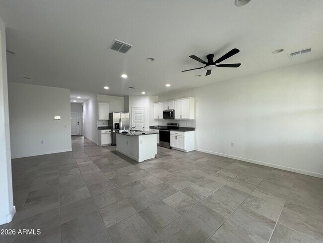Foto del edificio - 2432 W Shanley Ave