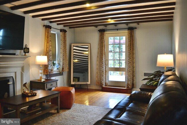 Foto del edificio - 108 Rolling Rd