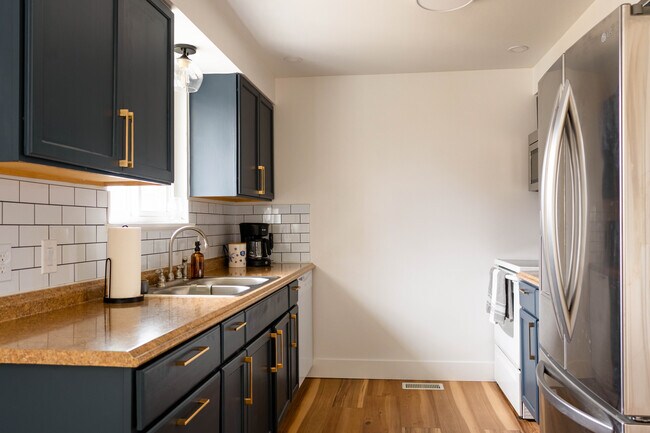 Foto del edificio - 6210 W Poplar St