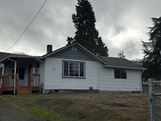 Foto del edificio - 3-bedroom 1 bath Home in Country Setting