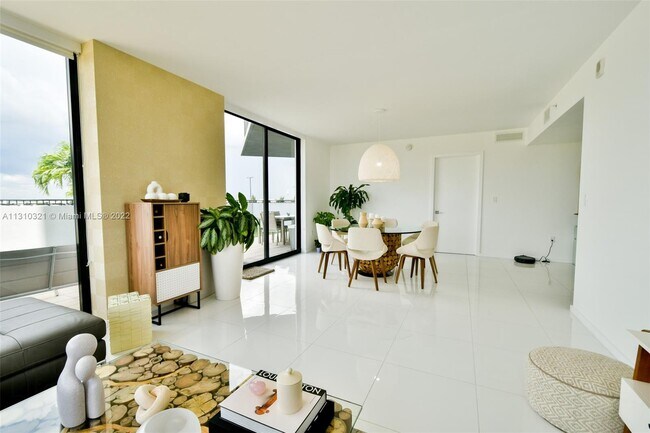 Foto del edificio - 5252 NW 85th Ave