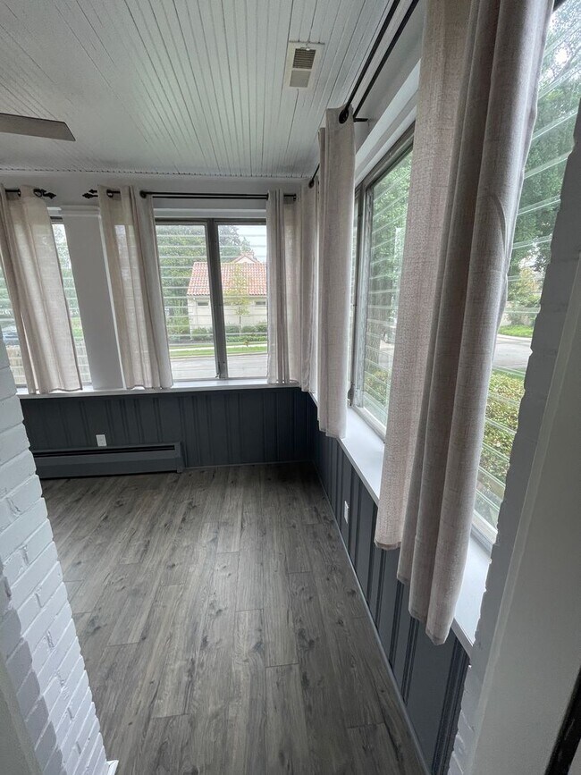 Building Photo - Charming Brick Cape in Colonial Place