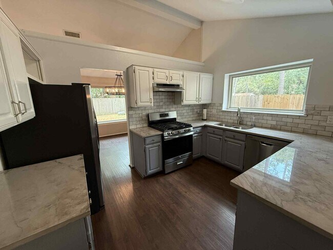 Foto del edificio - 36 Silver Elm Pl