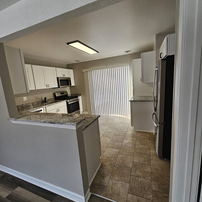 Foto del edificio - 3 Bedroom Ranch Completely Renovated - New Flooring, Doors and Fixtures, New Bathroom, New Kitche...