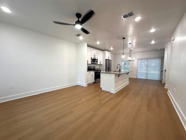 Foto del edificio - Brand new home!