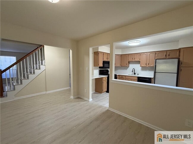 Building Photo - 2305 Deerfield Dr