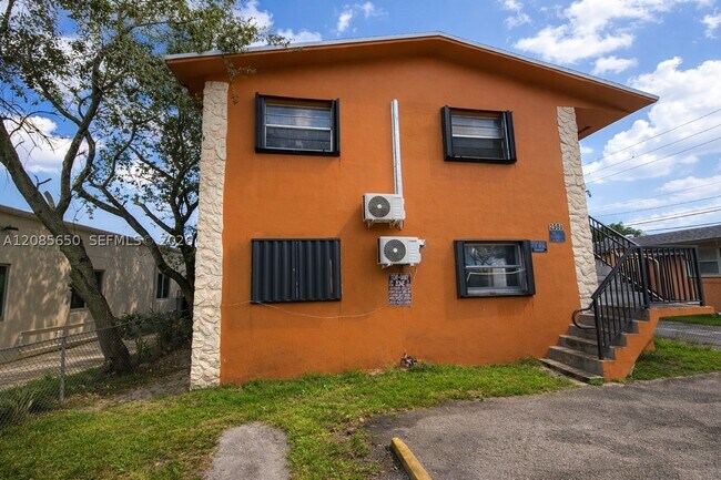 Foto del edificio - 2580 NW 139th St