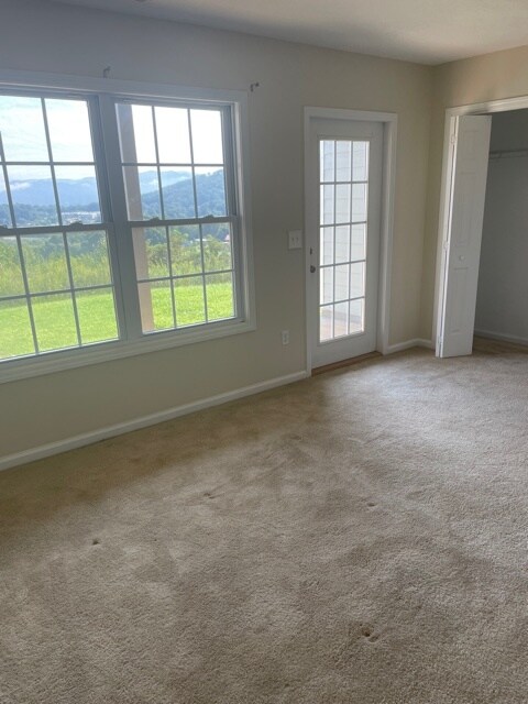 Downstairs Bedroom - 53 Rotunda Cir