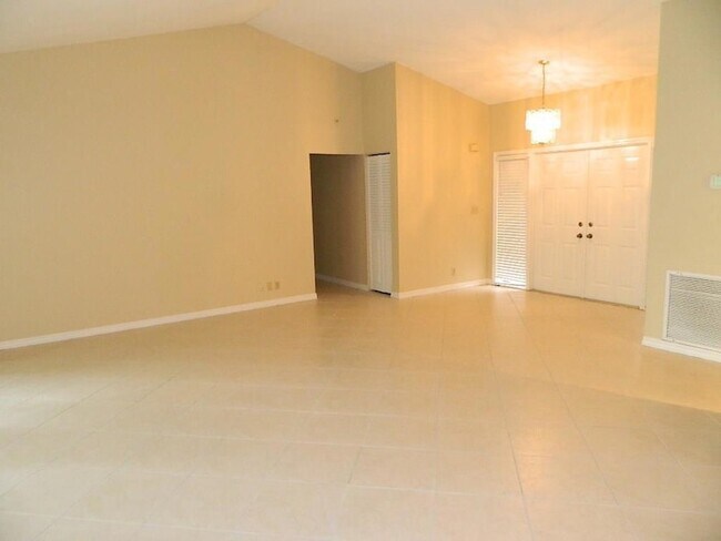 Foto del edificio - 4002 NW 73rd Ave