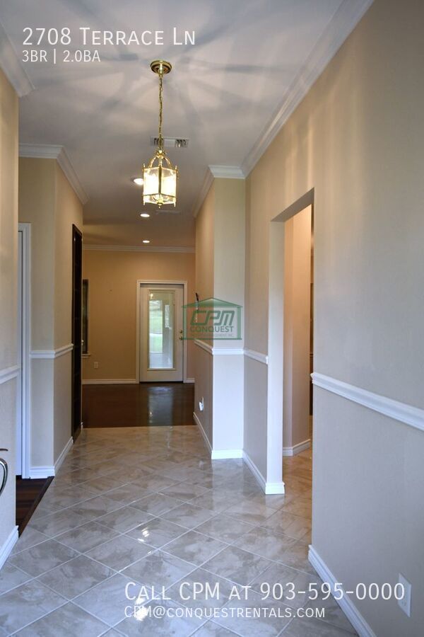 Building Photo - 2708 Terrace Ln