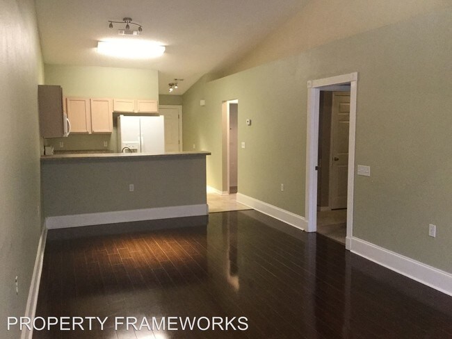 Building Photo - 2498 Trailwood Dr