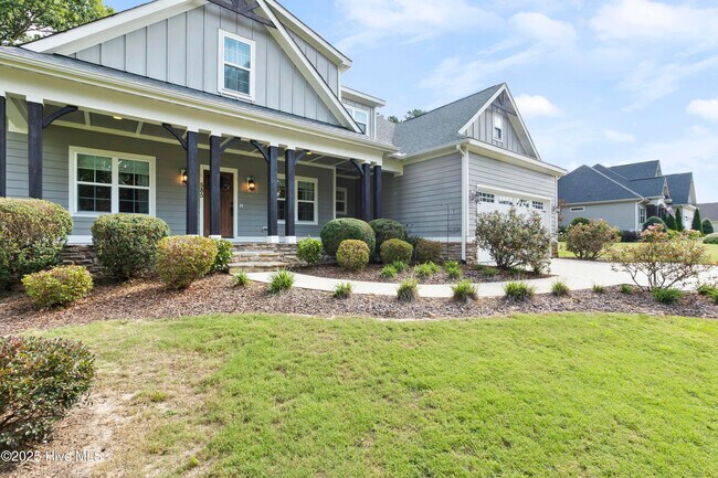Foto del edificio - 585 Herons Brook Dr