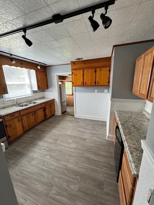 Foto del edificio - Cozy 4 bed 1.5 bath Ranch House in Petersburg