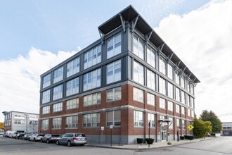 Building Photo - 118 Holmes St