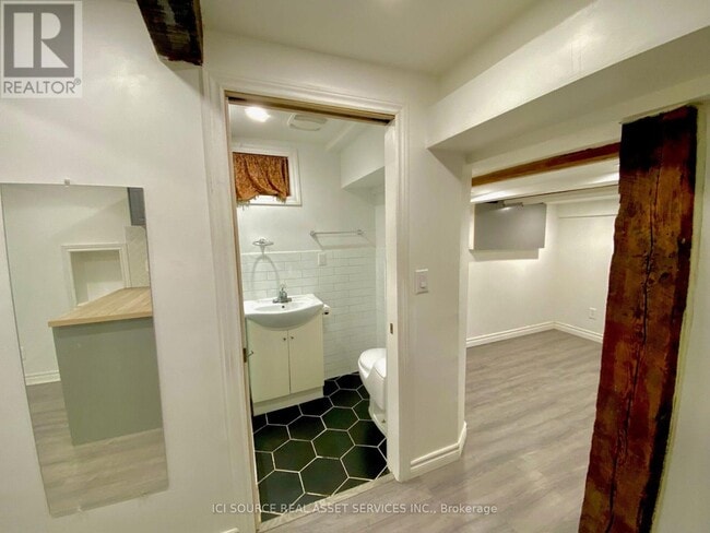 Building Photo - 486 Clinton St