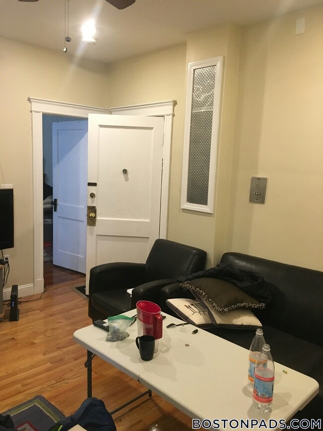 Foto del edificio - 1189 Commonwealth Ave